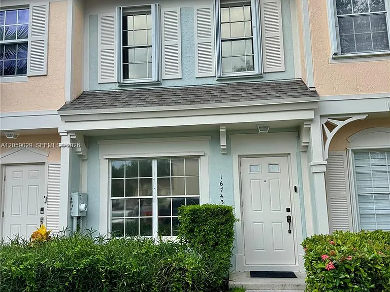 16743 Hemingway Dr — Photo 1