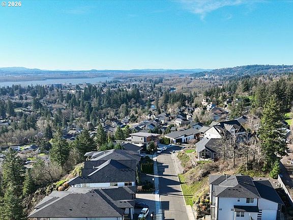 3rd image of 1697 N Columbia Ridge Way