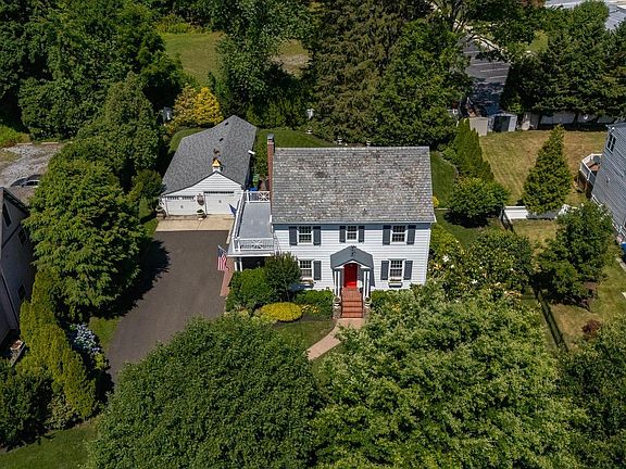 3rd image of 20 Cooper Ave