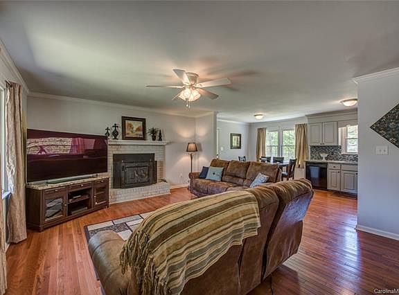 4th image of 212 Costner Dr