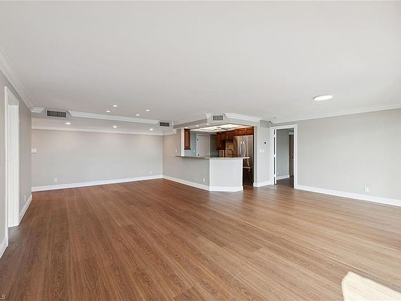 4th image of 3430 Gulf Shore BLVD N #7C