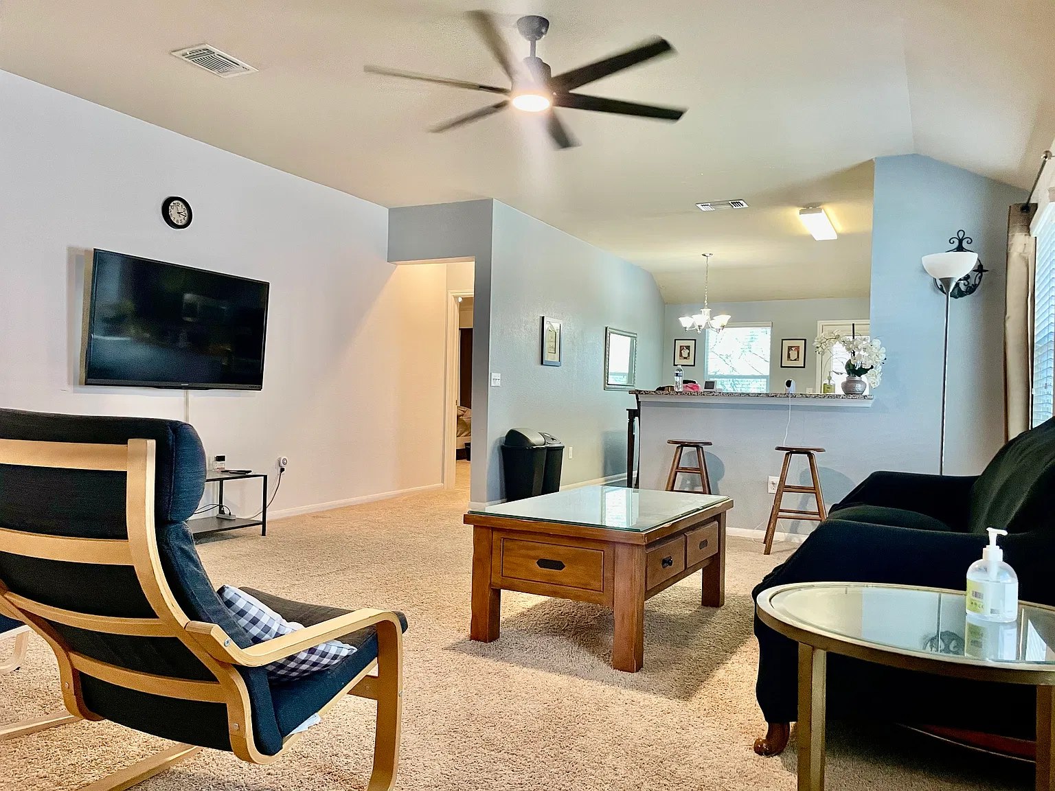 3 bed, 1370 sqft, $1,700 — Photo 2