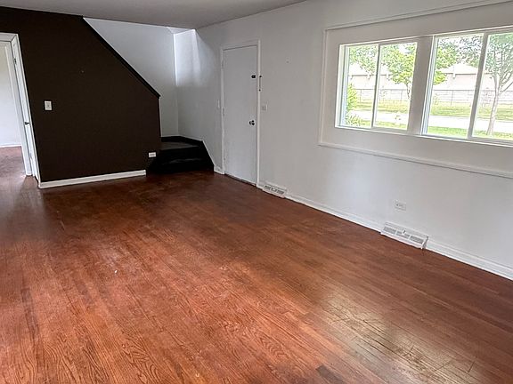 5th image of 426 Mills St