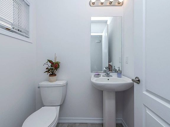 3rd image of 215 Diana Dr