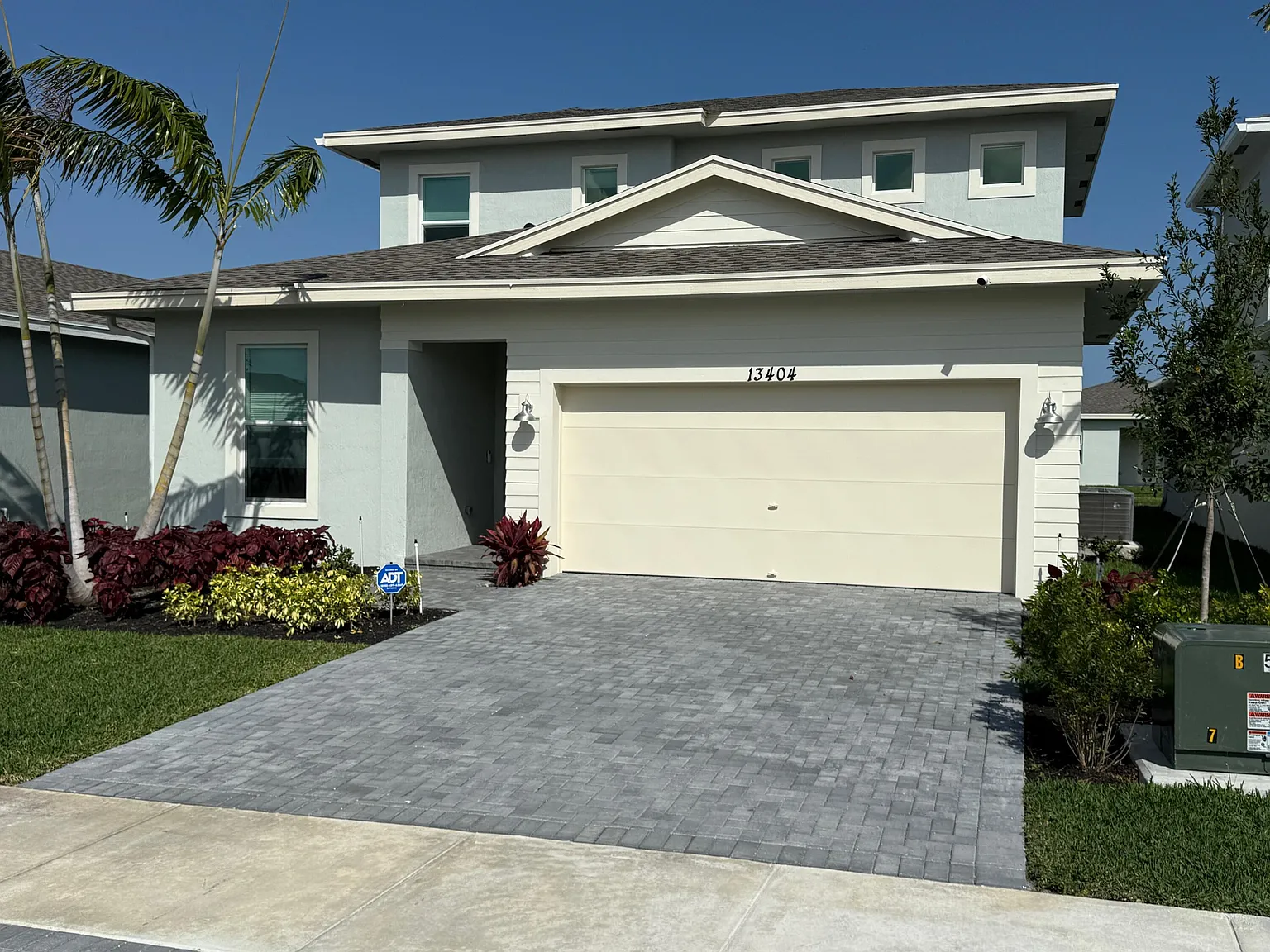 4 bed, 3.0 bath, 2509 sqft, $7,950 — Photo 2