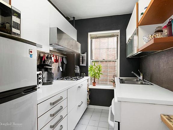 4th image of 30-51 Hobart St #B3b