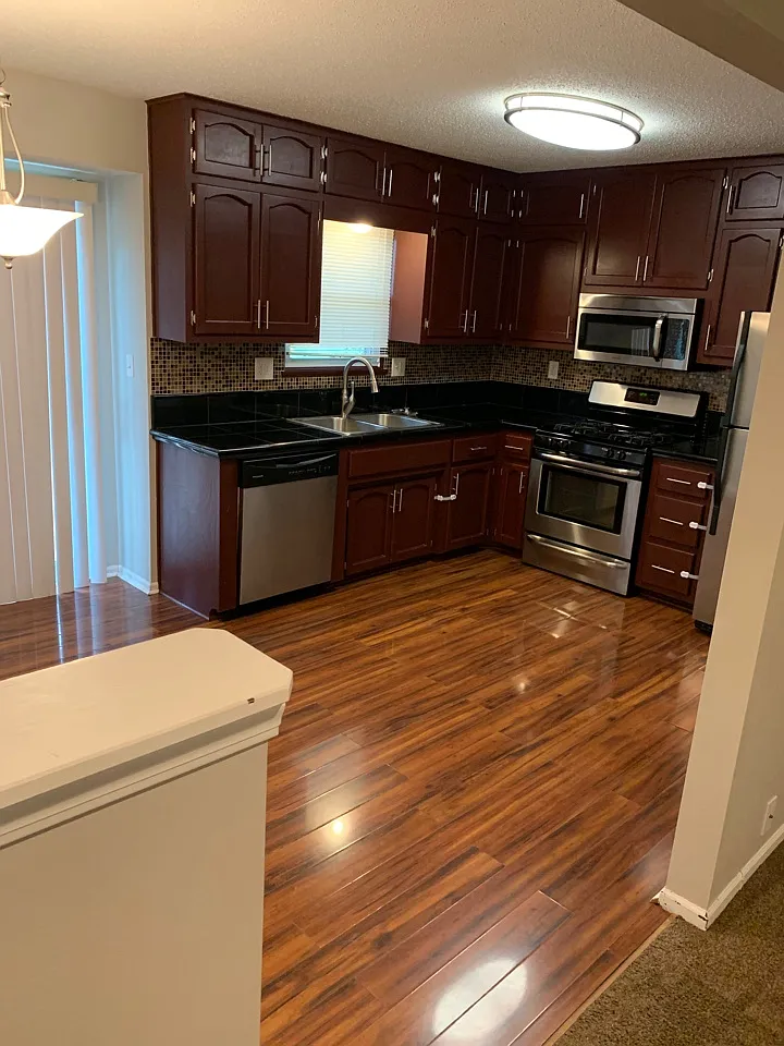 3 bed, 1645 sqft, $2,300 — Photo 2