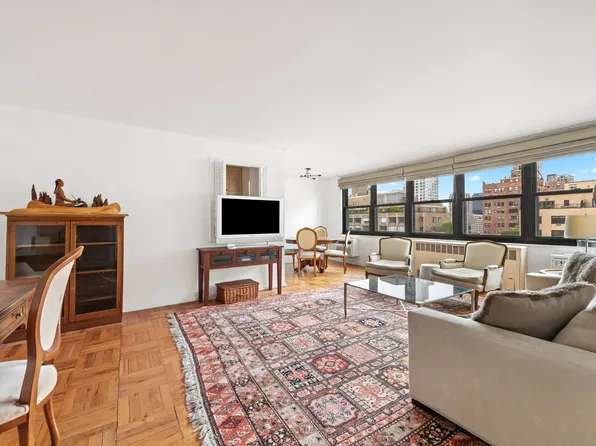 315 East 70th Street 12R image 2 of 9