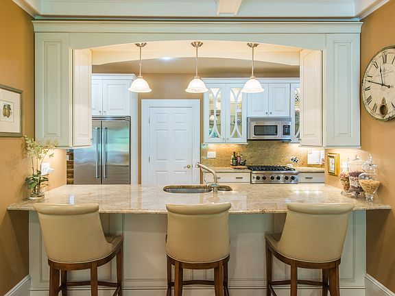 Breaktfast bar in kitchen