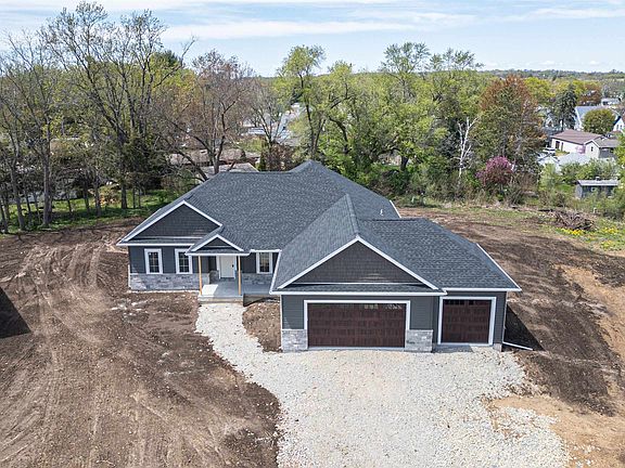 2nd image of 300 Luann Kay Ln