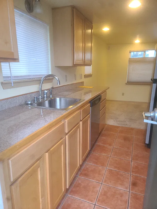 Conveniently Located 1 Bedroom — Photo 3