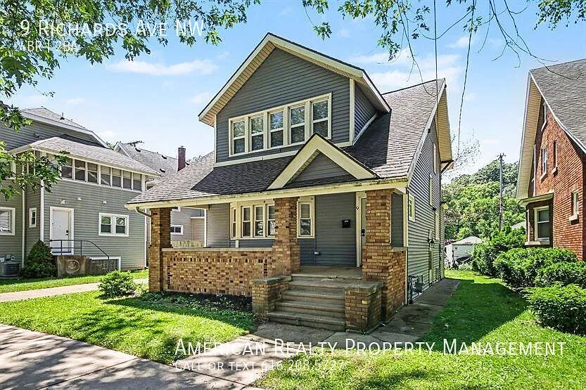 4 bed, 1944 sqft, $2,800 — Photo 1