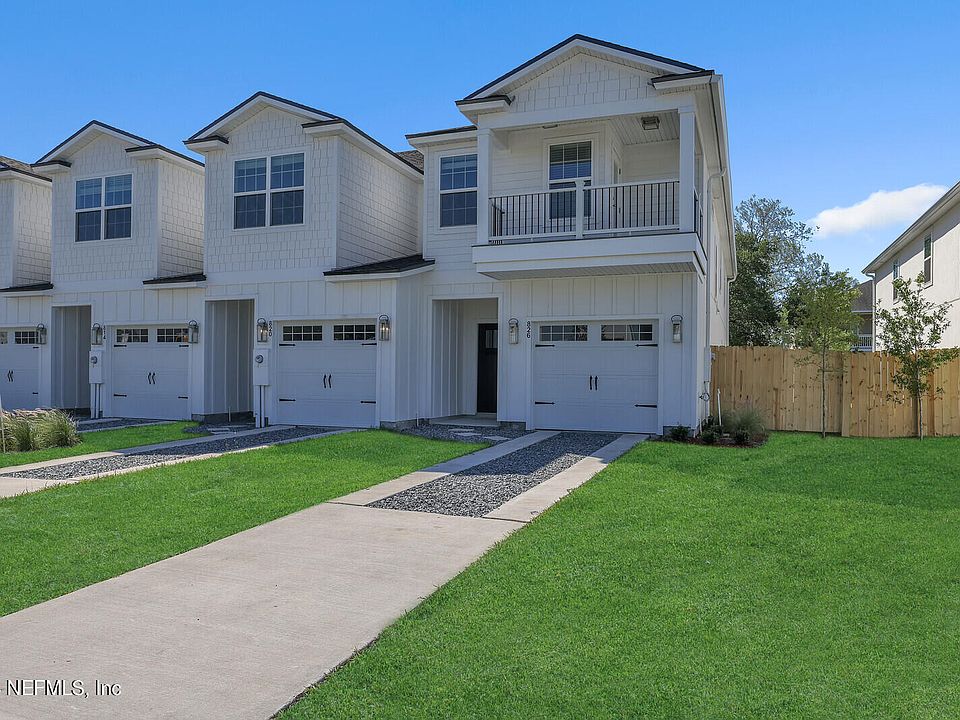 1st image of 826 5TH Avenue S
