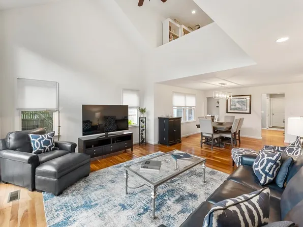7 Alice Mullens Way #7, Plymouth, MA 02360
