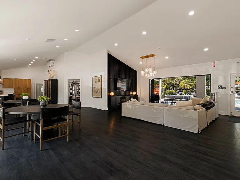 Amanda Place Apartments — Photo 9