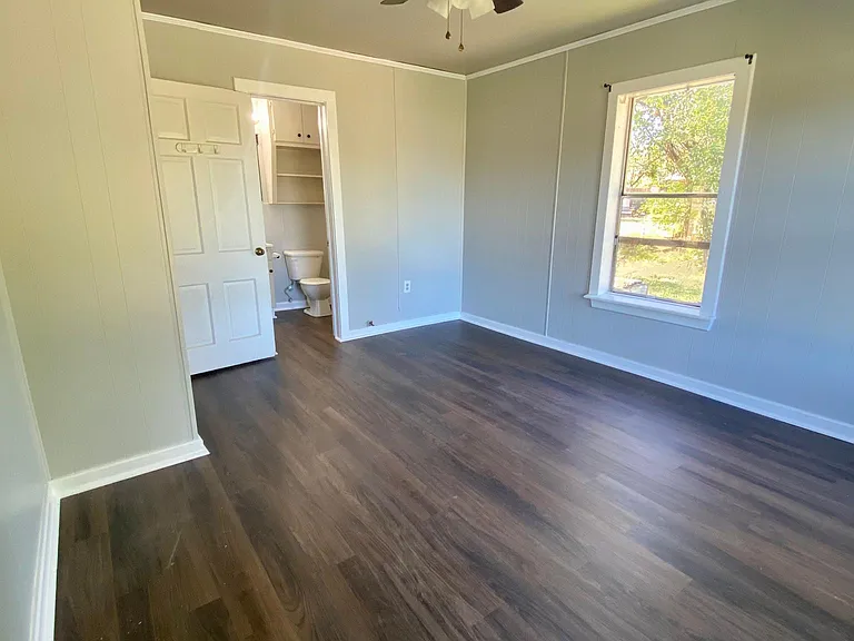 2211 Bagby Ave — Photo 9