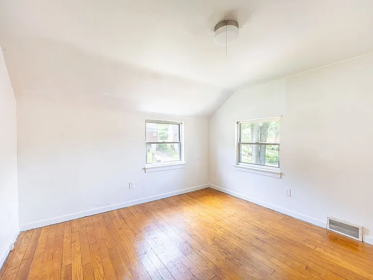 9717 Glendale Rd — Photo 15