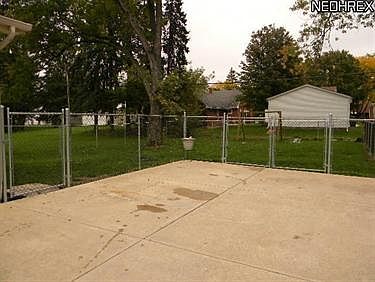 4th image of 395 Meadowbrook Ave SE