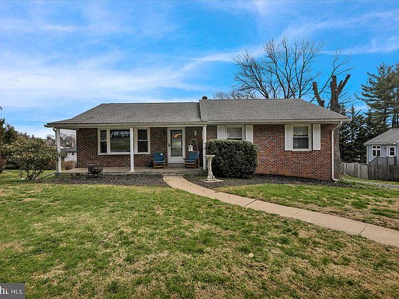 3rd image of 227 W Neversink Rd