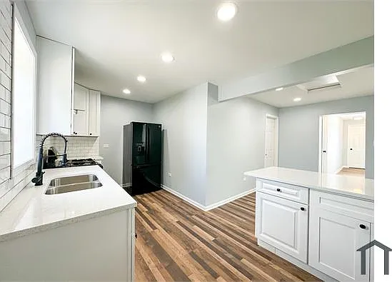 646 Frances St — Photo 2