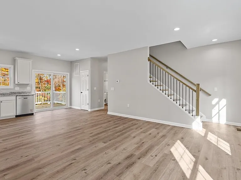 317 Ivanhoe Ave — Photo 9