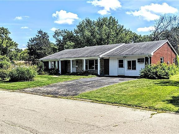 2nd image of 3206 Dahlia Dr