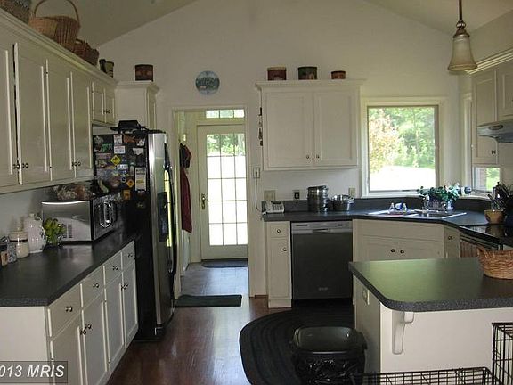 4th image of 7102 Hillview Dr