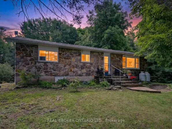 5397 Roger Stevens Dr, Montague, ON K7A 4S6