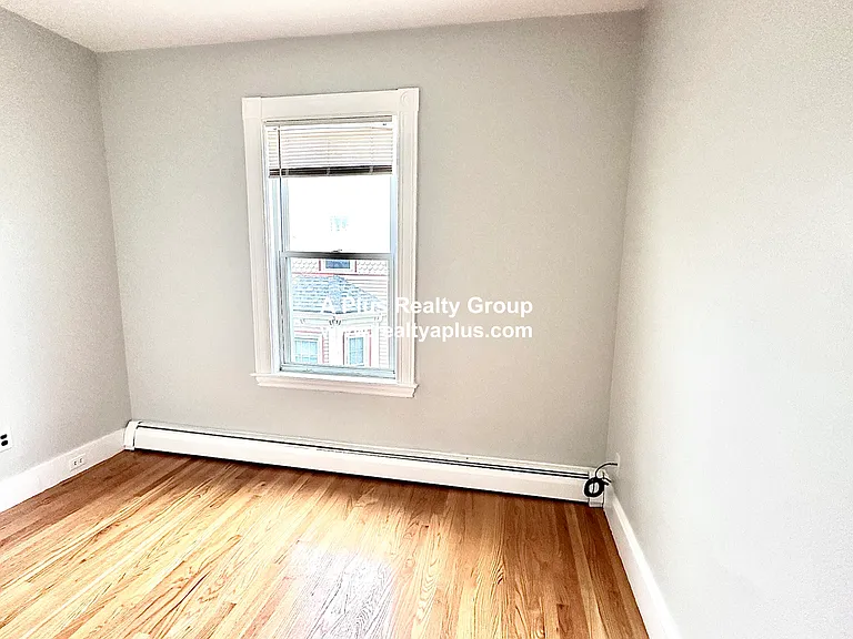 Buckley Ave — Photo 10