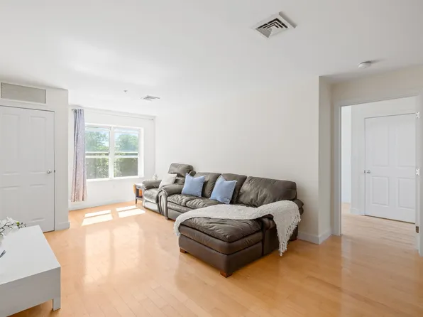 30 Franklin St Unit 312, Malden, MA 02148