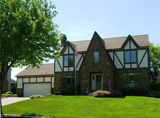 2100 Sand Run Knolls Dr, Akron, OH