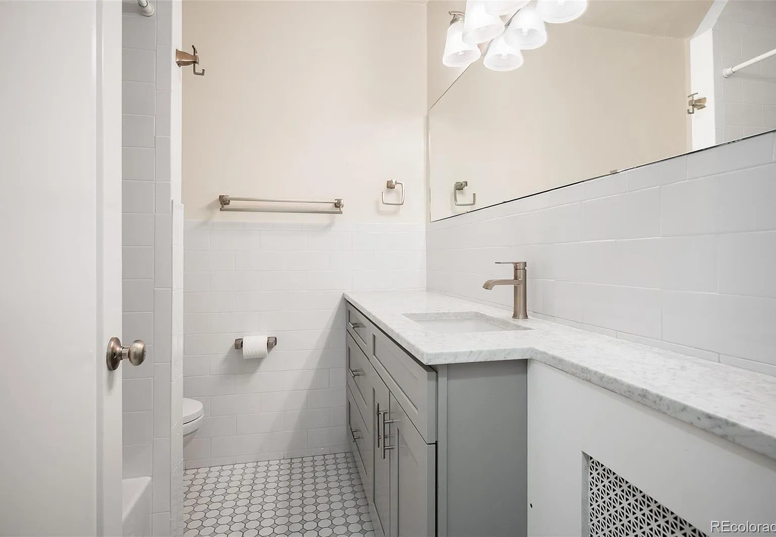 3 bed, 3.0 bath, 2792 sqft, $3,700 — Photo 1