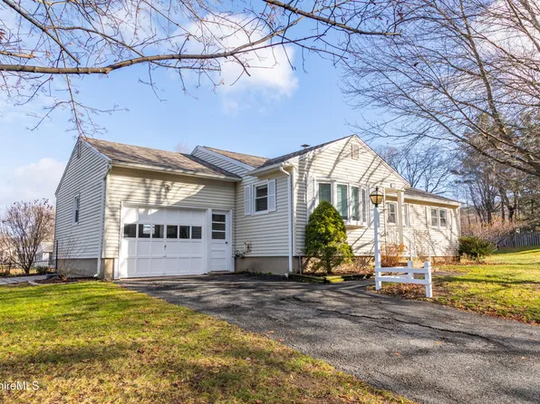 18 Pleasantview Dr, Dalton, MA 01226