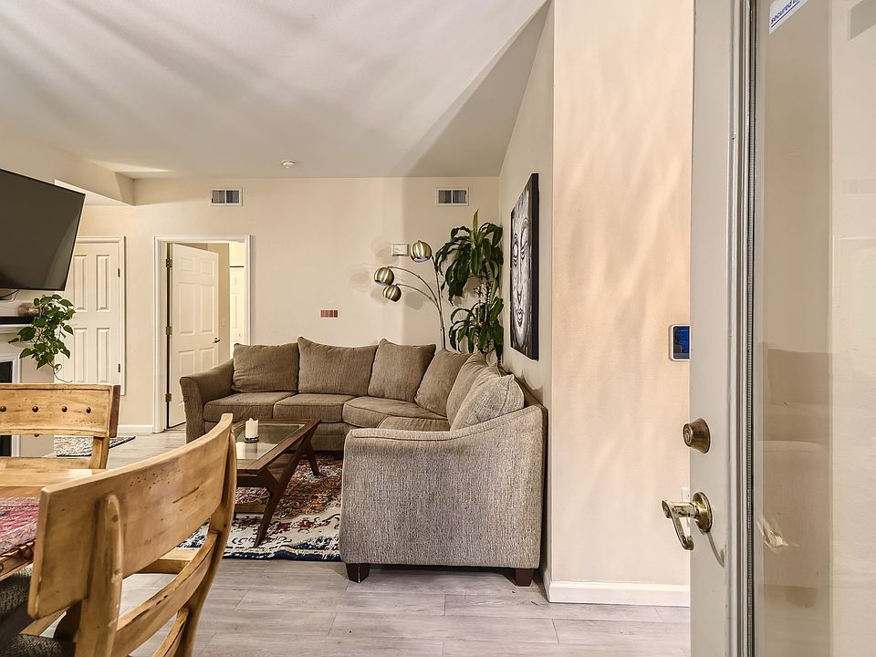 05 Foyer_05272023
