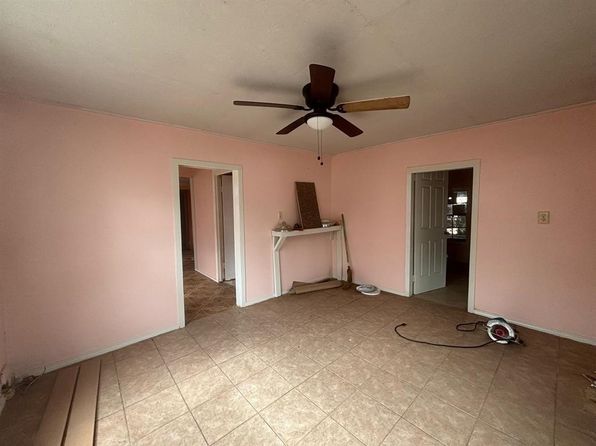 laredo-texas-448056051 picture