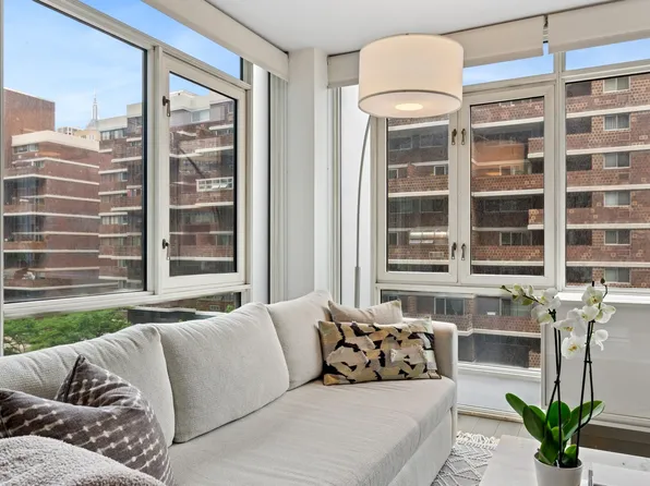 385 First Avenue image 2 of 14