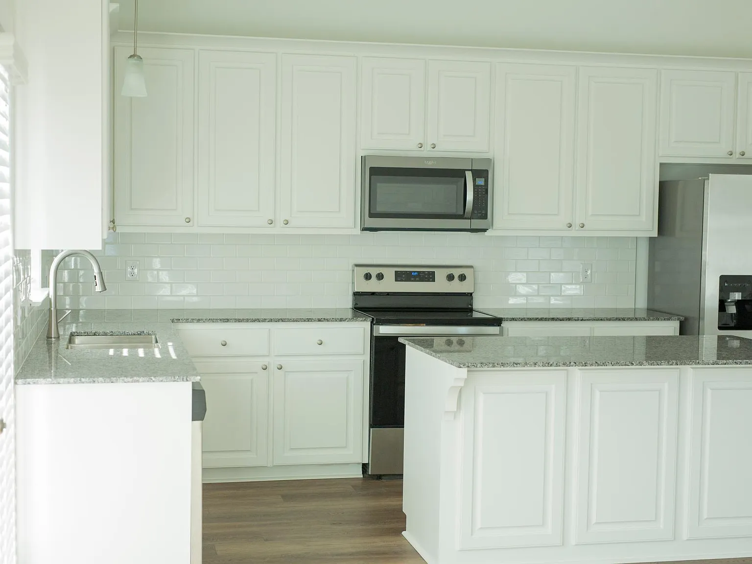 3 bed, 2.5 bath, 1830 sqft, $2,400 — Photo 2
