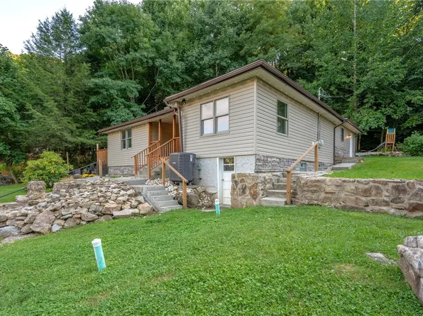 1571 Darlington Rd, Ligonier, PA 15658