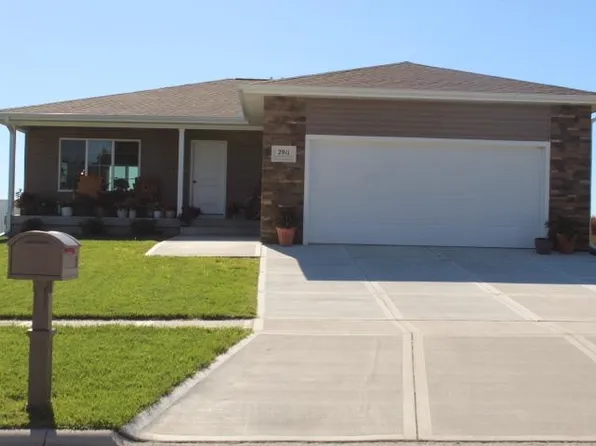 2911 Lakeview Ave, Hastings, NE 68901