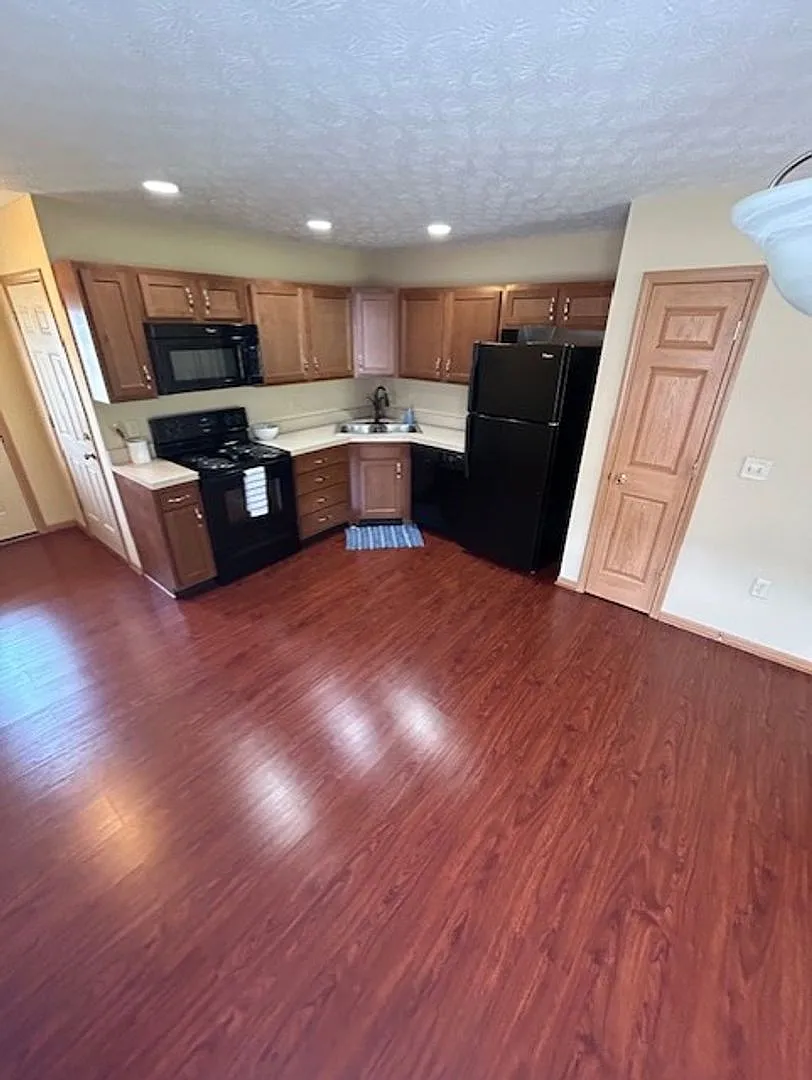 1046 Laurel Tree Ct — Photo 4