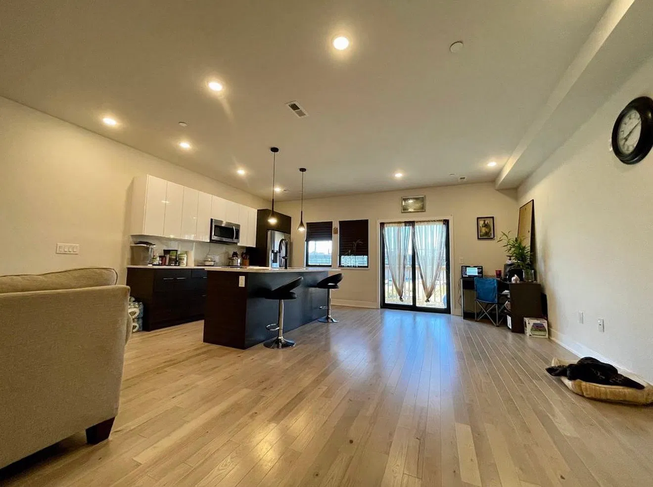 2 bed, 2.5 bath, 1400 sqft, $2,150 — Photo 2