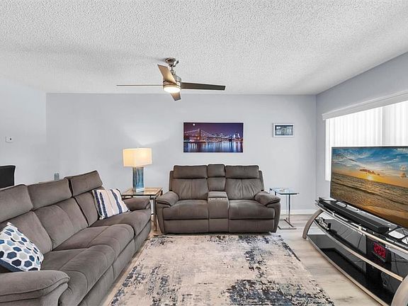 5th image of 7712 Hillside Ct APT 201
