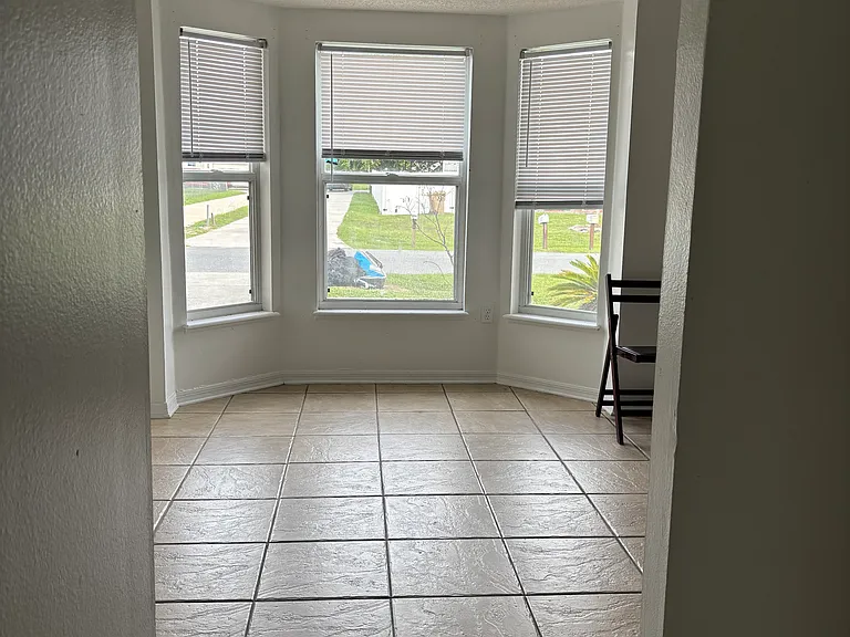 305 Cocoa Ct — Photo 13