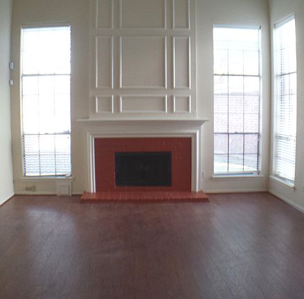 4th image of 2319 Mill Creek Dr