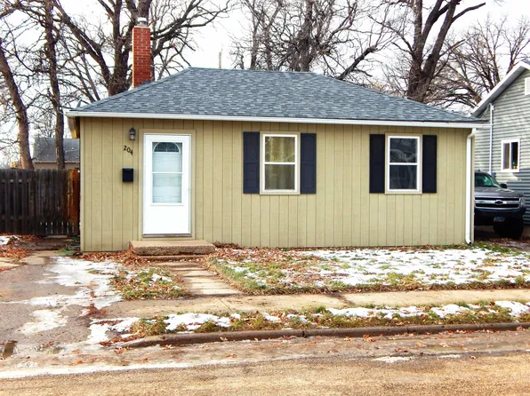 204 17th St SE, Minot, ND 58701