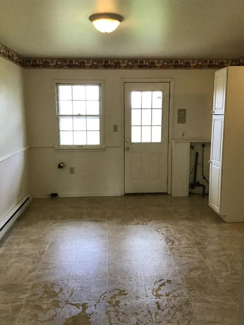 3-Bedroom, 1-Bath Duplex on Mountain View Drive — Photo 3