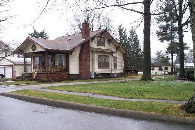 1st image of 115 E Kilbourne Dr