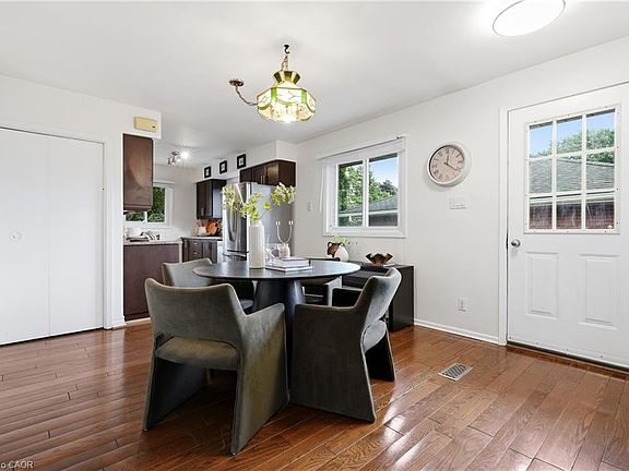4th image of 56 Renwick Ave