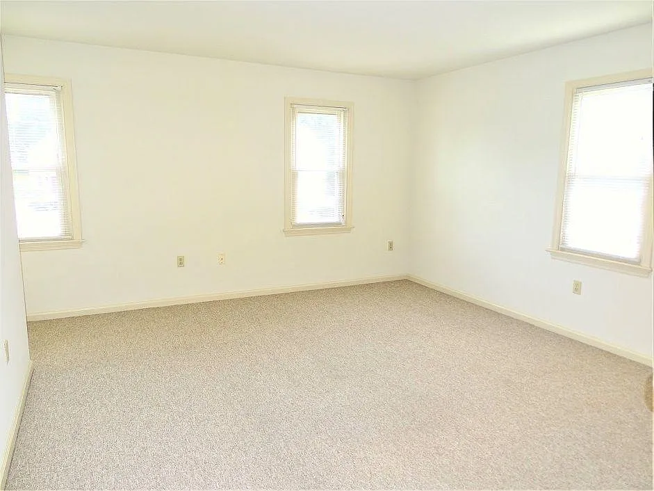 Building Photo - 661 Brunnerville Rd