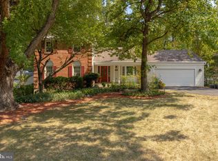 9134 Fishermans Ln, Springfield, VA 22153